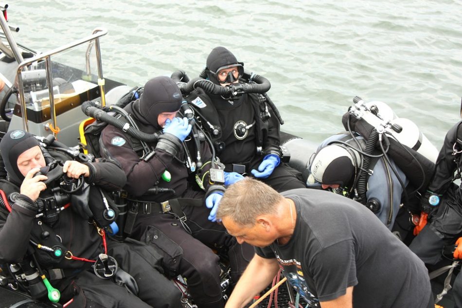 Navigation rules for divers
